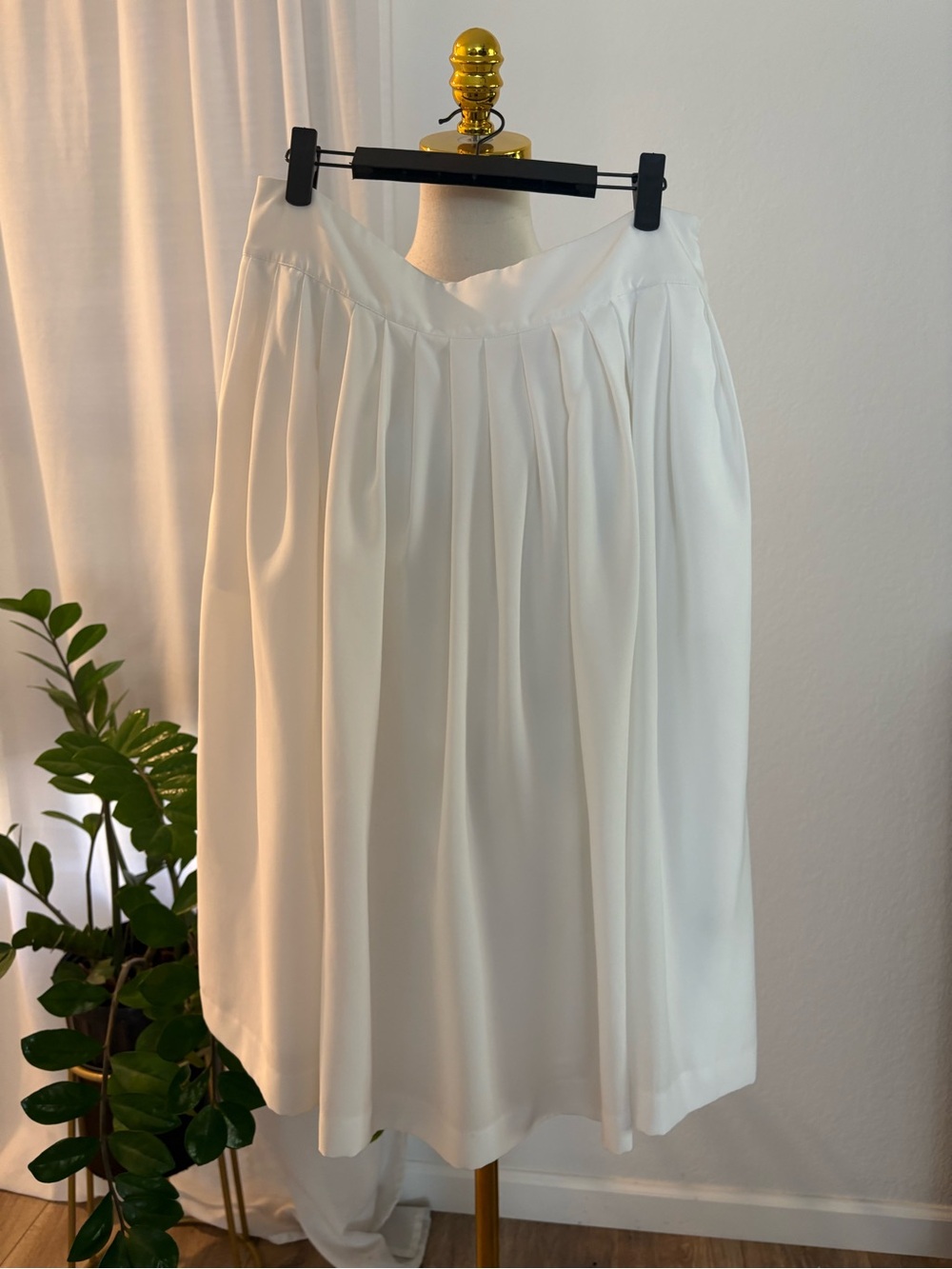 Calvin Klein White Pleated Midi Skirt - Picture 7 of 7